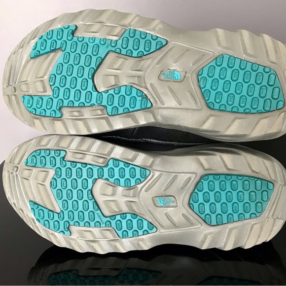 The iconic North Face Bootie is keep your feet warm during cold winter. - Picture 12 of 15